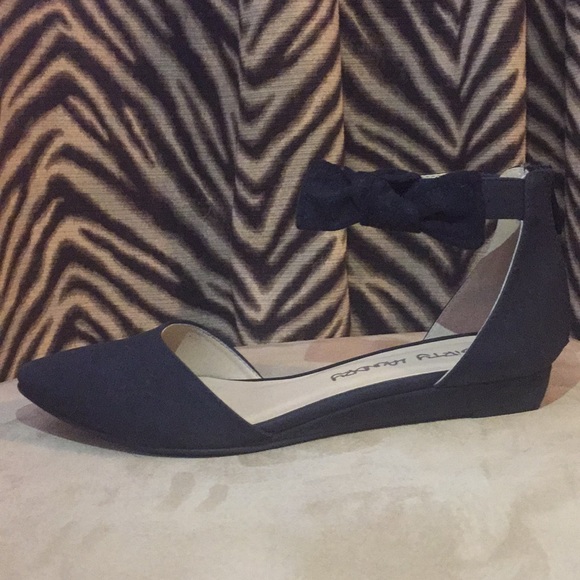 Shoes - Dirty Laundry black flats